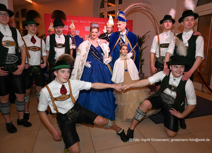 Silvia I. und Sepp I., das offizielle Prinzenpaar der M&auml;rkte und Volksfeste 2026 begr&uuml;&szlig;ten die G&auml;ste im Eingangsbereich (&copy;Foto: Ingrid Grossmann) 